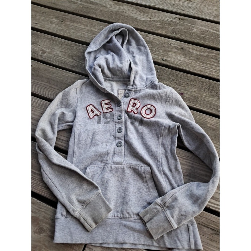 Y2k women's AéRopostale sweater size small J15